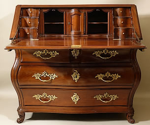 Yellow-locust-desk-cabinet-from-Bordeaux-circa-1700